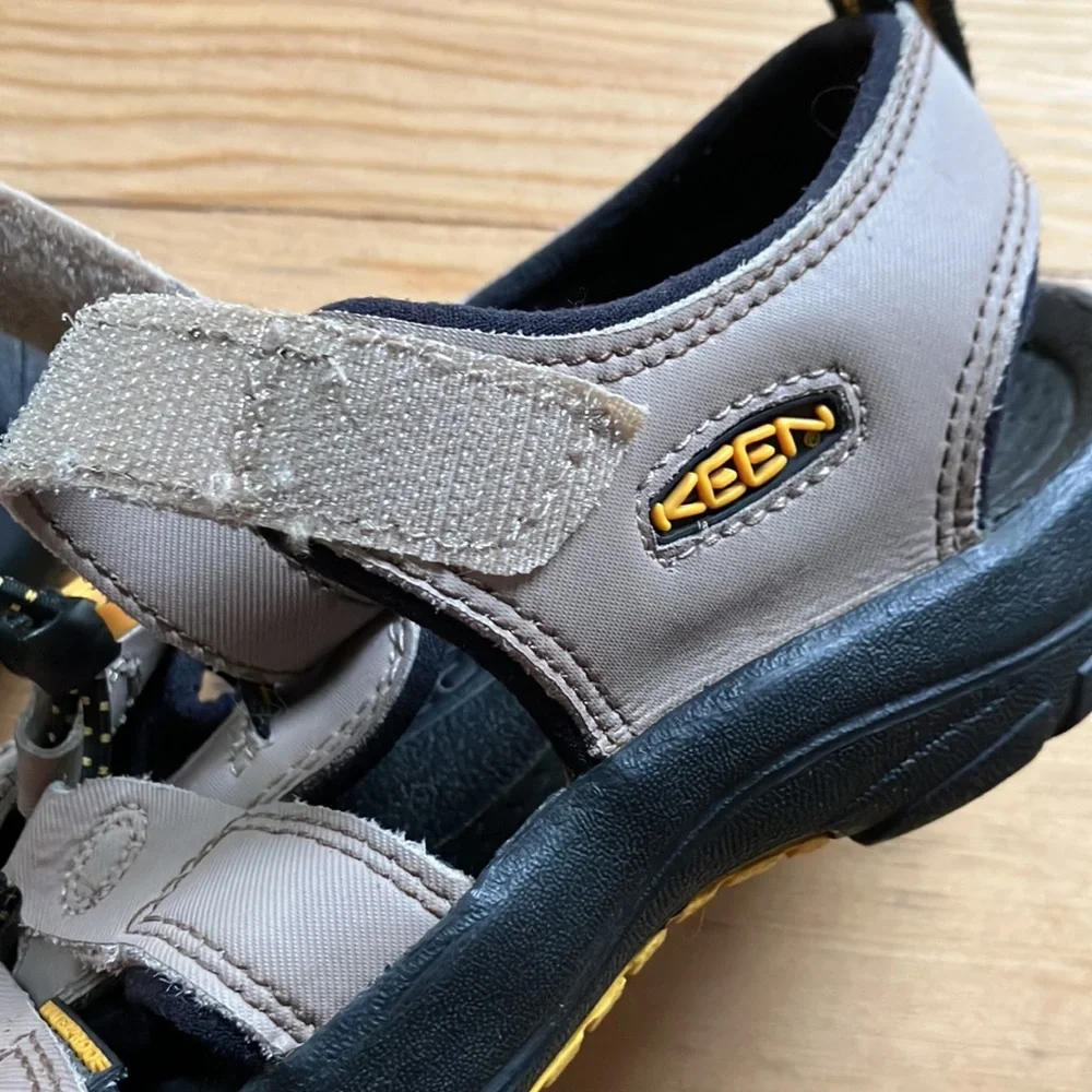 Keen Newport Sandals Youth Boys Size 4